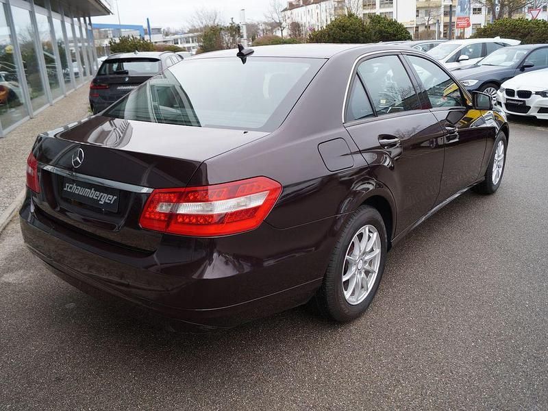 Gebraucht Mercedes E200 136 PS (100 kW) 2011 Braun Limousine
