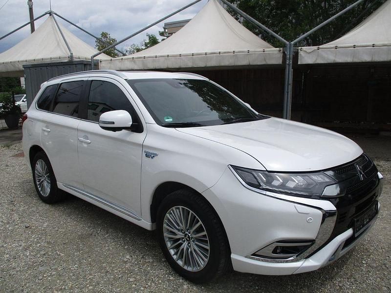Weiß Gebraucht 2019 Mitsubishi Outlander P-HEV Top SUV | 15.250 € (Guter Preis) - Bild 1/4