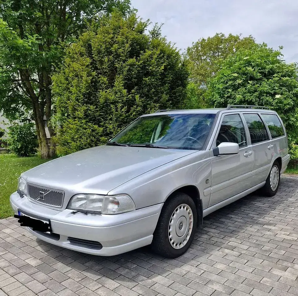 Używany Volvo V70 144 KM (105 kW) 1997 Srebrny Kombi