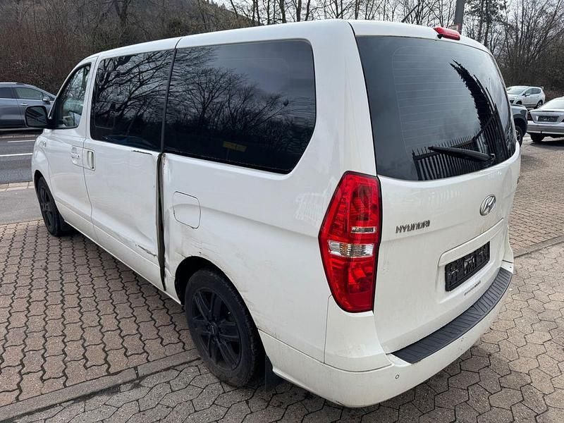 Gebraucht Hyundai H-1 170 PS (125 kW) 2017 Weiß Van / Kleinbus