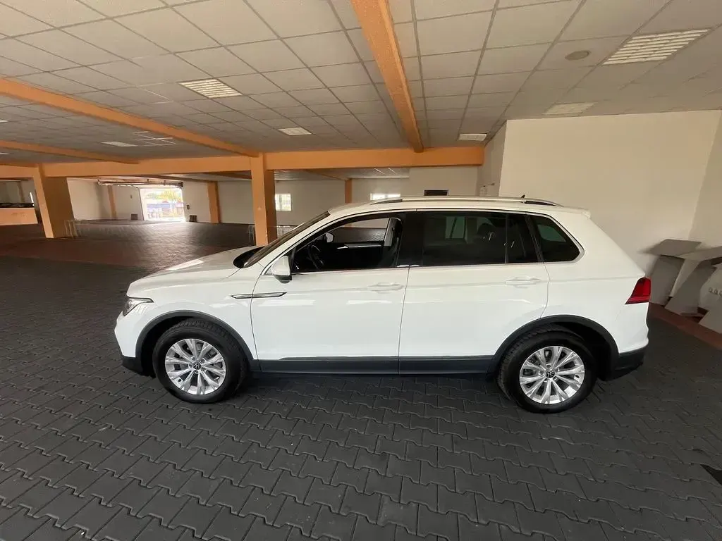 Gebraucht VW Tiguan Life 150 PS (110 kW) 2023 Weiß SUV