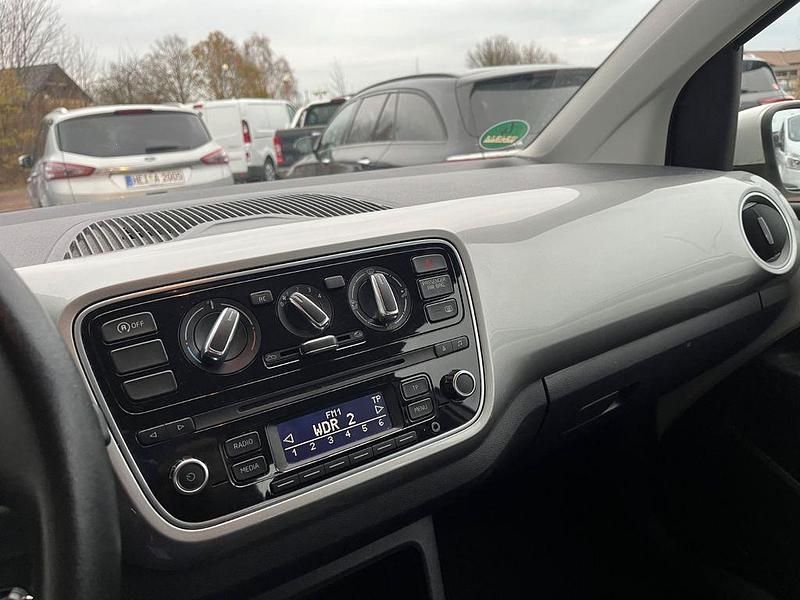 Gebraucht VW up! high up! 75 PS (55 kW) 2012 Weiß Kleinwagen