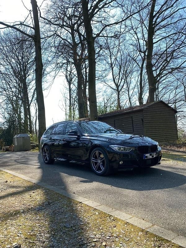 Schwarz Gebraucht 2015 BMW 320 M Sport Kombi | 11.500 € (Superpreis) - Bild 1/4