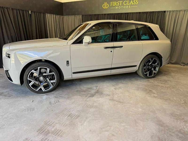 Neu Rolls Royce Cullinan 600 PS (441 kW) 2026 Grau SUV