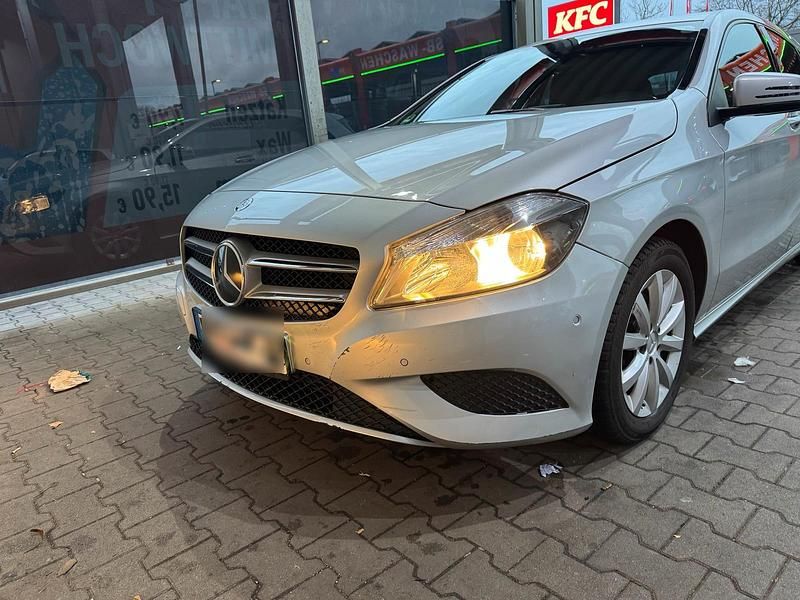 Gebraucht Mercedes 200 156 PS (114 kW) 2014 Grau Limousine