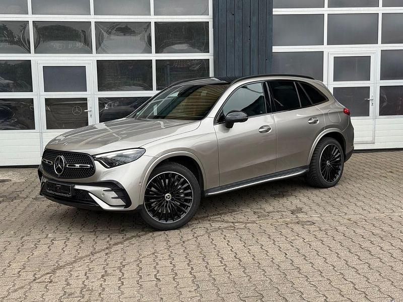 Silber Gebraucht 2023 Mercedes GLC300e AMG SUV | 70.805 € - Bild 1/4
