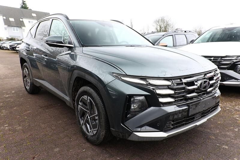 Neu Hyundai Tucson Select 215 PS (158 kW) 2025 Cypress green mineraleffekt SUV