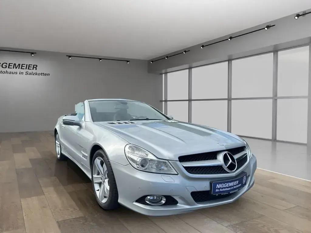 Gebraucht Mercedes SL500 387 PS (284 kW) 2008 Iridiumsilber  metalliclack (metallic) Cabrio