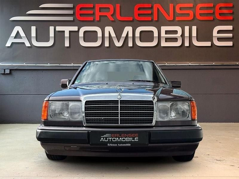 Gebraucht 1993 Mercedes E220 Limousine | 9.490 € - Bild 1/4