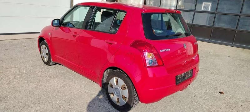 Gebraucht Suzuki Swift Snow 92 PS (67 kW) 2009 Rot Kleinwagen