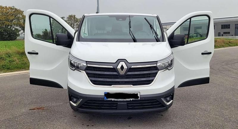Weiß Gebraucht 2022 Renault Trafic Komfort Van | 17.000 € (Superpreis) - Bild 1/4