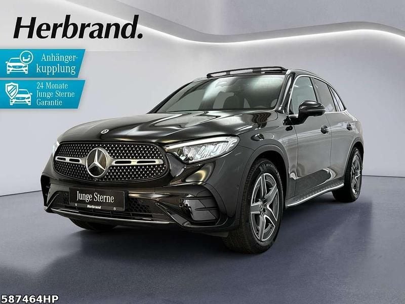 Metalliclack obsidianschwarz Gebraucht 2024 Mercedes GLC300 AMG SUV | 62.480 € (Fairer Preis) - Bild 1/4