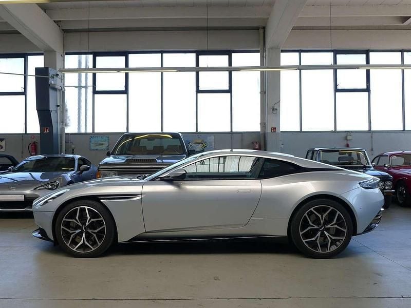 Lightning silver Gebraucht 2020 Aston Martin DB11 Coupé | 139.950 € (Teuer) - Bild 1/4