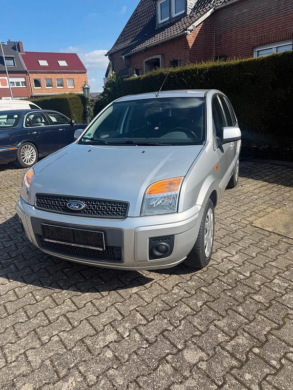 Gebraucht Ford Fusion 80 PS (58 kW) 2012 Silber Kleinwagen