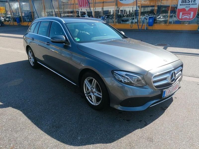 Gebraucht Mercedes E220 Avantgarde 194 PS (142 kW) 2017 Grau Limousine