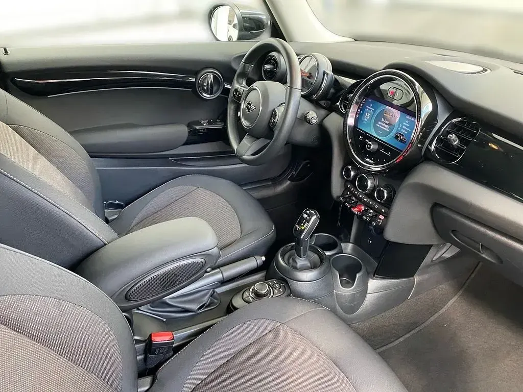 Gebraucht Mini Cooper Classic 136 PS (100 kW) 2024 Schwarz Kleinwagen