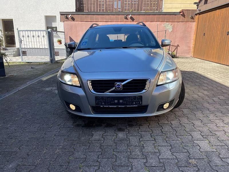 Silber Gebraucht 2008 Volvo V50 R-Design Kombi | 5.200 € (Etwas zu teuer) - Bild 1/4