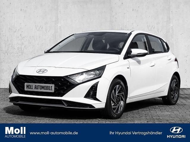 Atlas white / sol Gebraucht 2024 Hyundai i20 Trend Limousine | 18.180 € (Guter Preis) - Bild 1/4