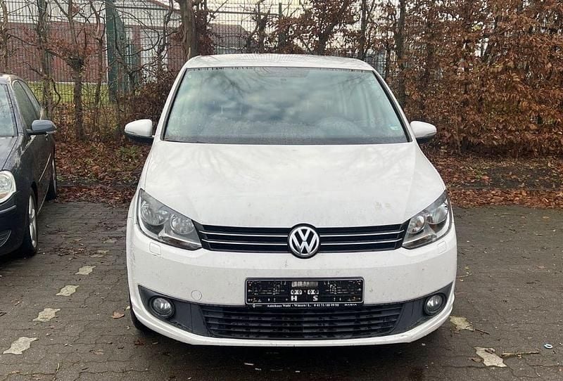 Gebraucht VW Touran Trendline 105 PS (77 kW) 2012 Weiß Van / Kleinbus