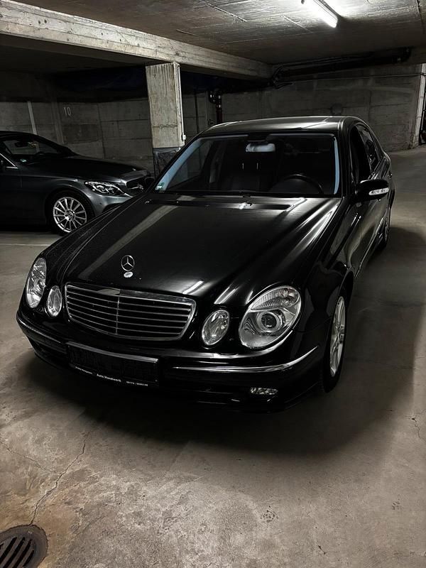 Schwarz Gebraucht 2005 Mercedes E280 Limousine | 4.000 € (Guter Preis) - Bild 1/4