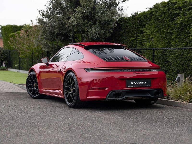 Gebraucht Porsche 992 394 PS (289 kW) 2024 Rot Coupé