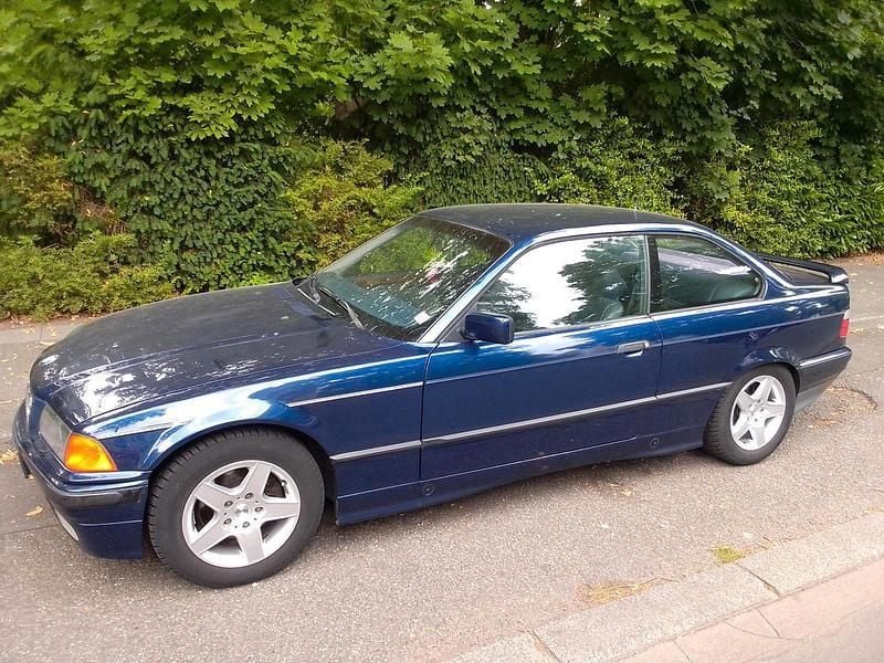 Blau Gebraucht 1992 BMW 325 Coupé | 5.500 € - Bild 1/4