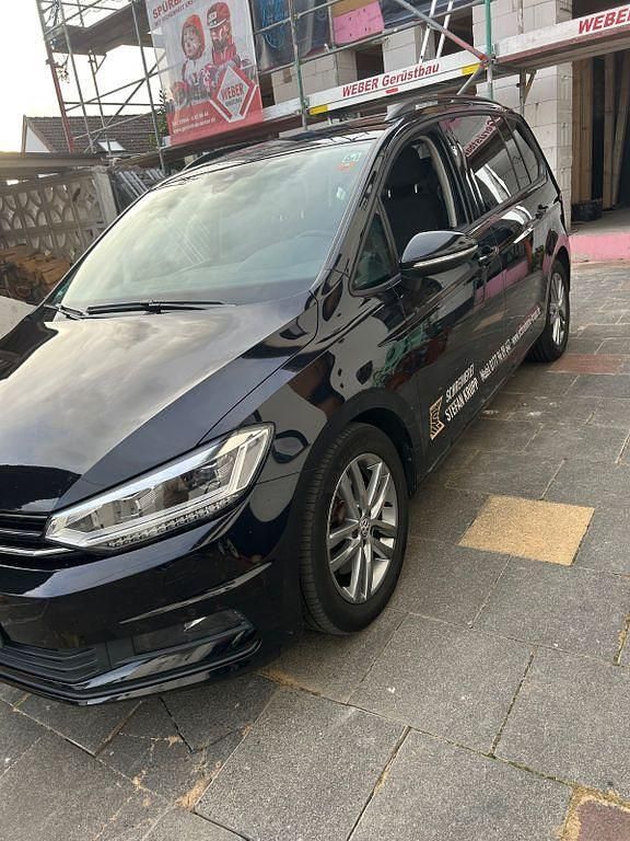 Schwarz Gebraucht 2018 VW Touran Highline Van / Kleinbus | 14.300 € (Superpreis) - Bild 1/4