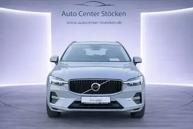Używany Volvo XC60 Core 197 KM (144 kW) 2024 Szary SUV