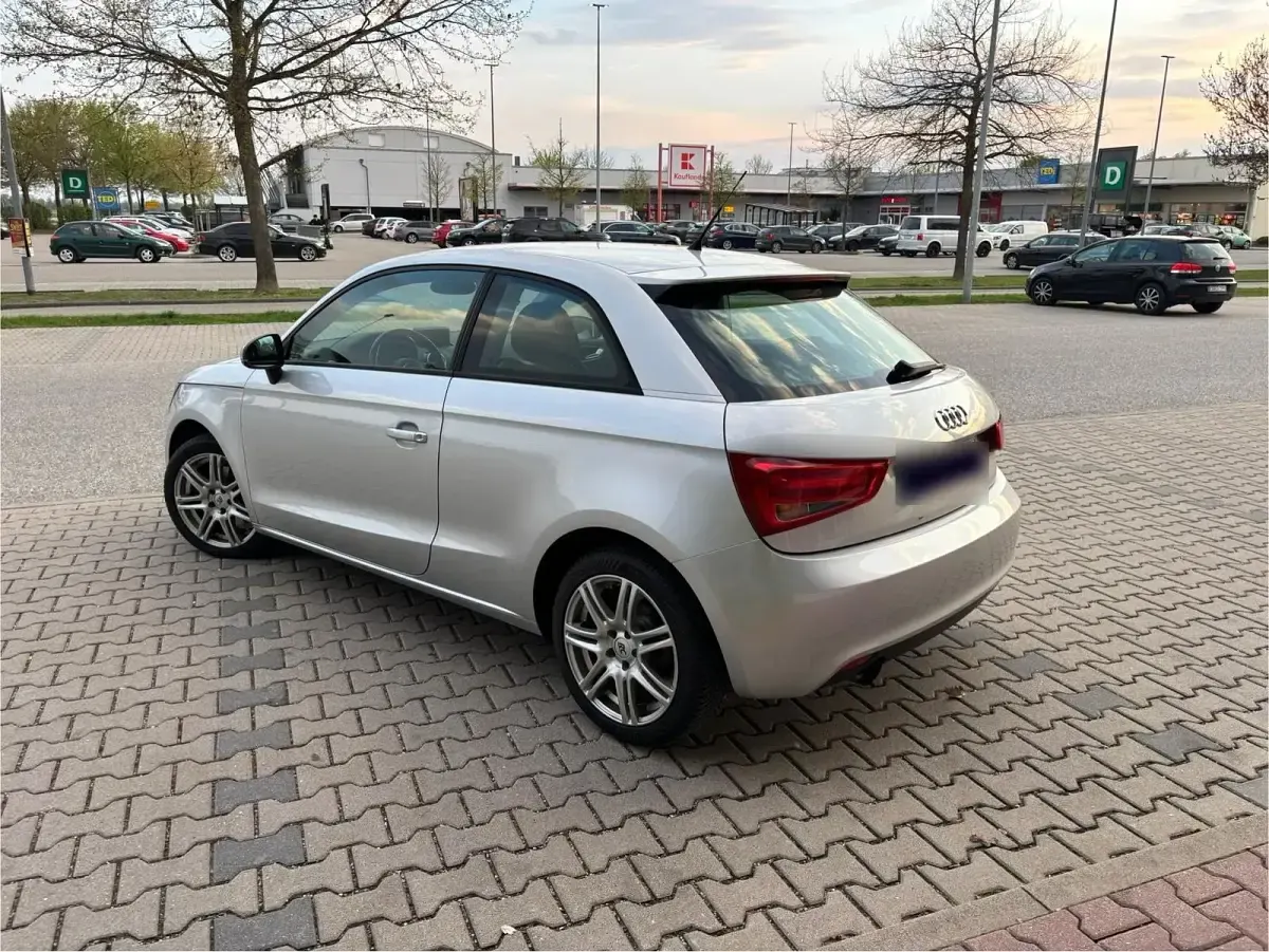 Brugt Audi A1 105 HK (77 kW) 2012 Grå Hatchback