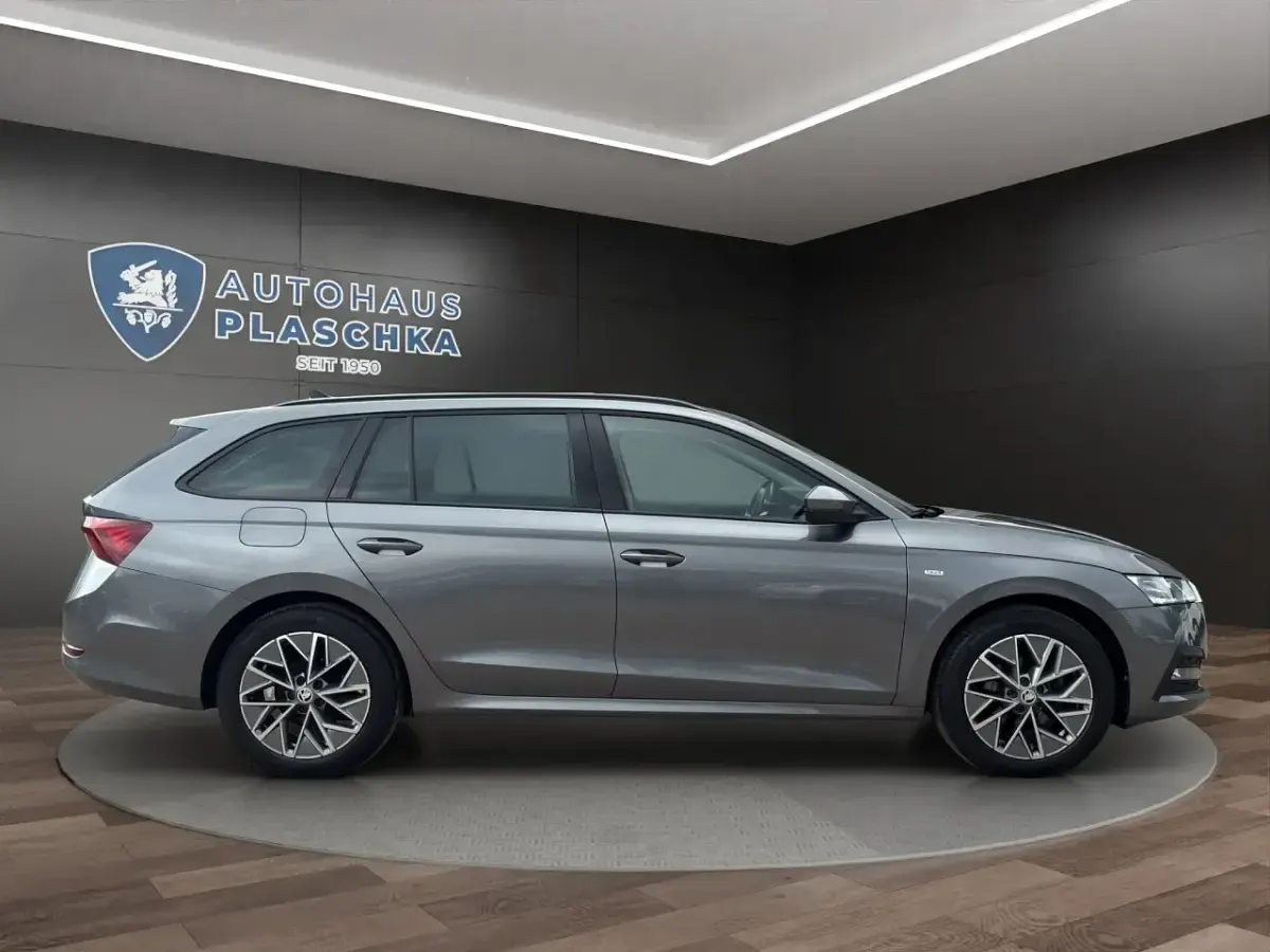 Gebraucht Skoda Octavia Tour 116 PS (85 kW) 2023 Graphitegrau Kombi