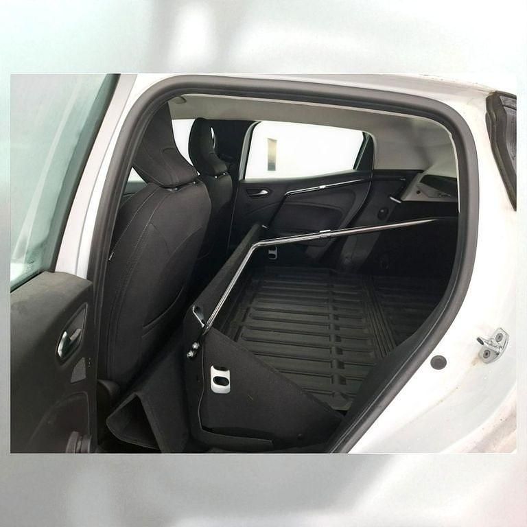 Weiß Gebraucht 2020 Renault Clio V Limousine | 8.925 € (Guter Preis) - Bild 1/4