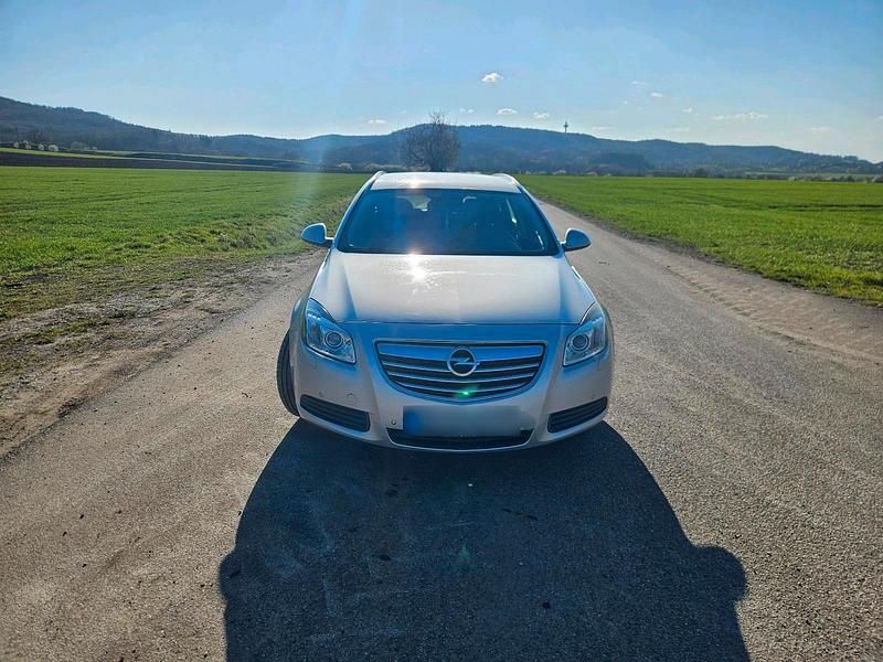 Usado Opel Insignia 160 HP (117 kW) 2010 Prateado Carrinha