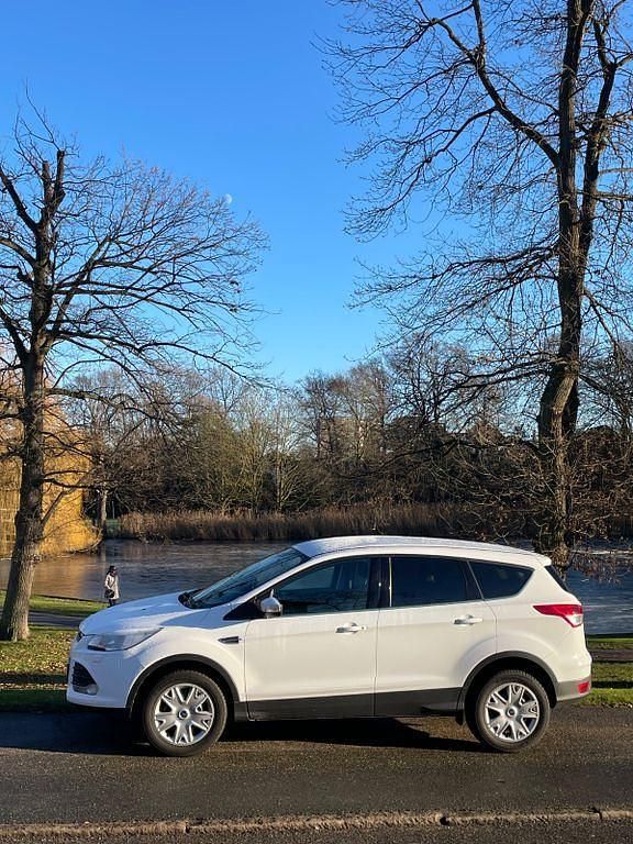 Gebraucht Ford Kuga Trend 150 PS (110 kW) 2014 Weiß SUV
