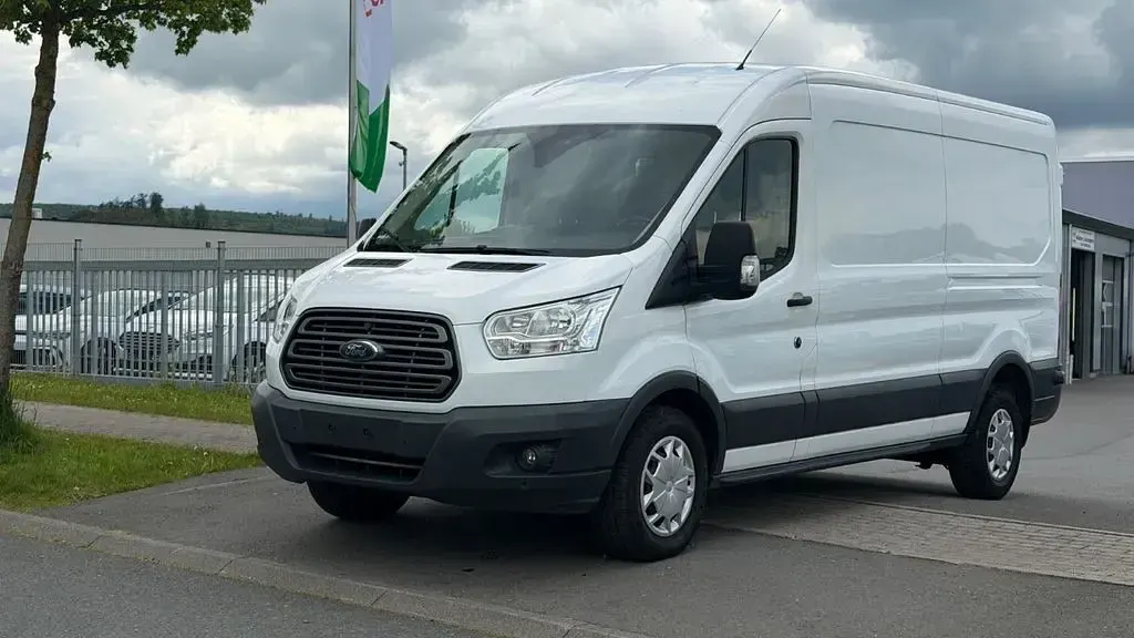 Gebraucht Ford Transit Trend 131 PS (96 kW) 2019 Weiß Van / Kleinbus