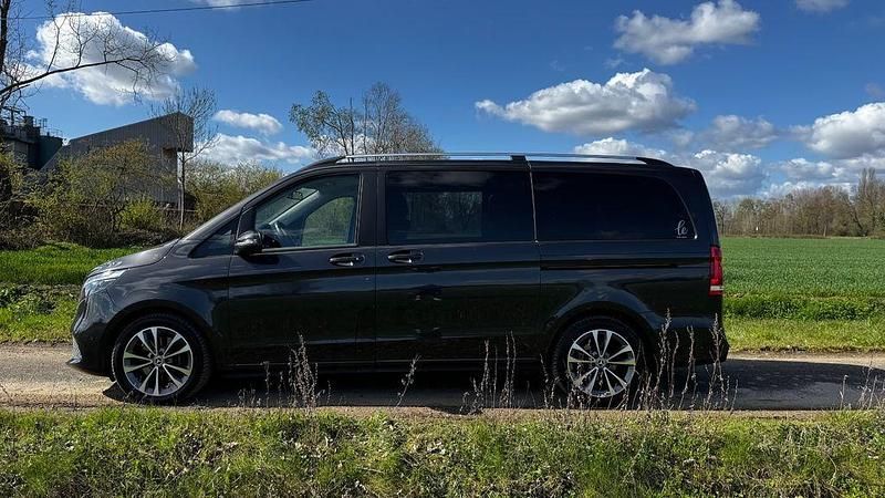 Gebraucht Mercedes V300 Edition 237 PS (174 kW) 2023 Silber Van / Kleinbus