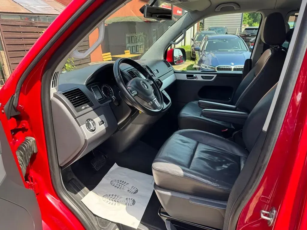 Gebraucht VW Multivan Highline 180 PS (132 kW) 2015 Rot Van / Kleinbus