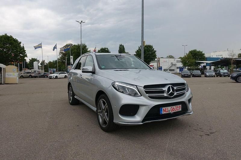Silber Gebraucht 2019 Mercedes GLE250 AMG line SUV | 27.390 € (Etwas zu teuer) - Bild 1/4