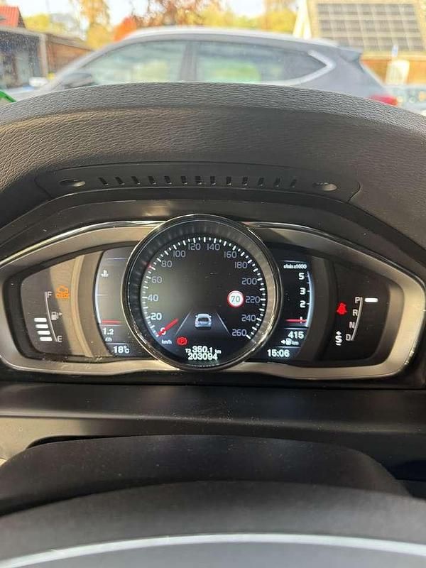 Schwarz Gebraucht 2015 Volvo V60 Momentum Kombi | 11.500 € (Fairer Preis) - Bild 1/4