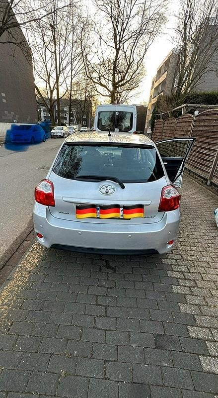 Gebraucht Toyota Auris 99 PS (72 kW) 2010 Grau Kleinwagen