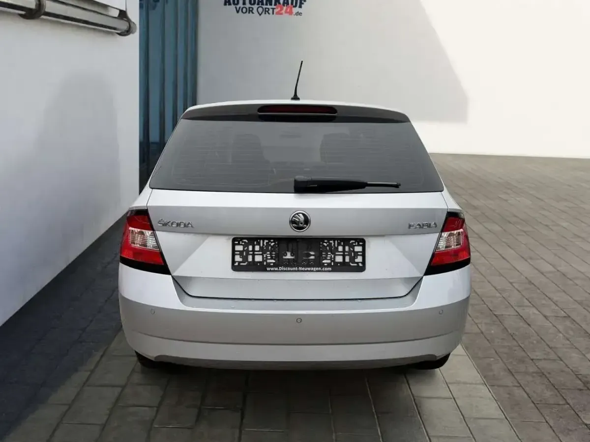 Gebraucht Skoda Fabia Ambition 90 PS (66 kW) 2018 Silber Limousine