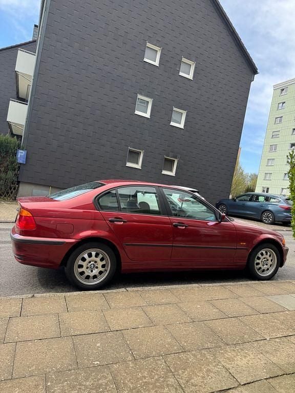 Gebraucht BMW 318 118 PS (86 kW) 1998 Rot Limousine
