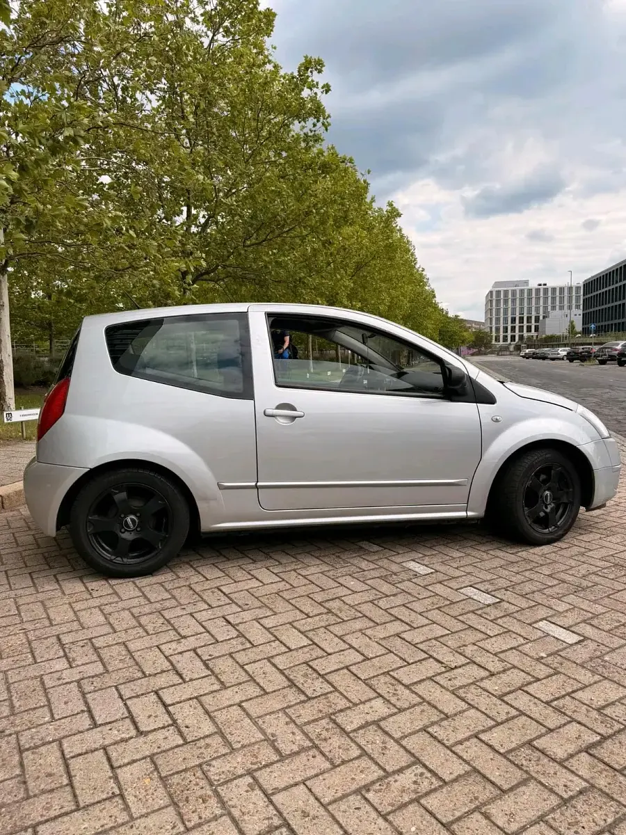 Gebraucht Citroën C2 82 PS (60 kW) 2006 Silber Kleinwagen