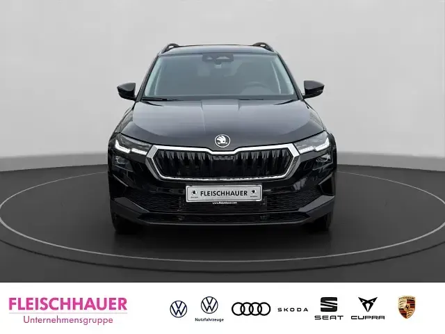 Neu Skoda Karoq Tour 150 PS (110 kW) 2026 Schwarz SUV