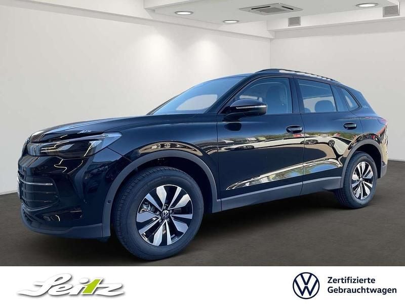 Grenadillschwarz metallic Gebraucht 2025 VW Tiguan Goal SUV | 43.948 € (Superpreis) - Bild 1/3