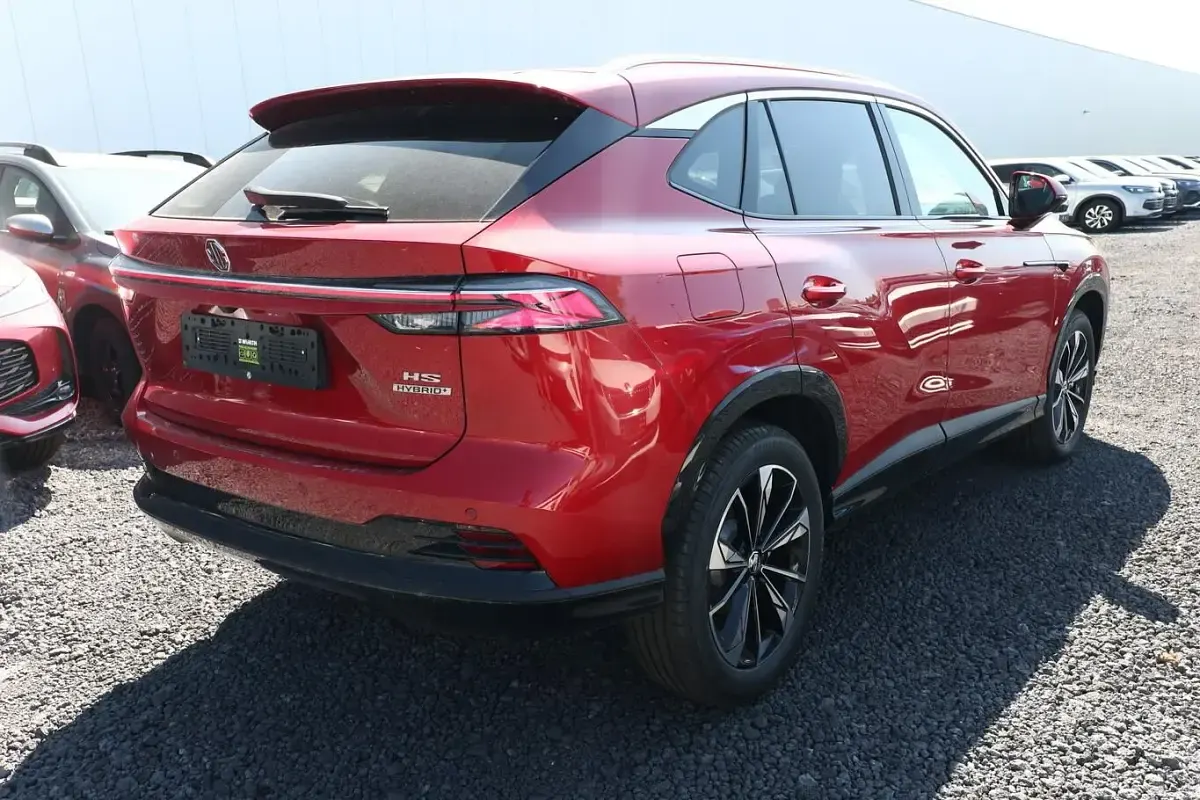 Neu MG HS Luxury 224 PS (164 kW) 2026 Diamond red metallic SUV