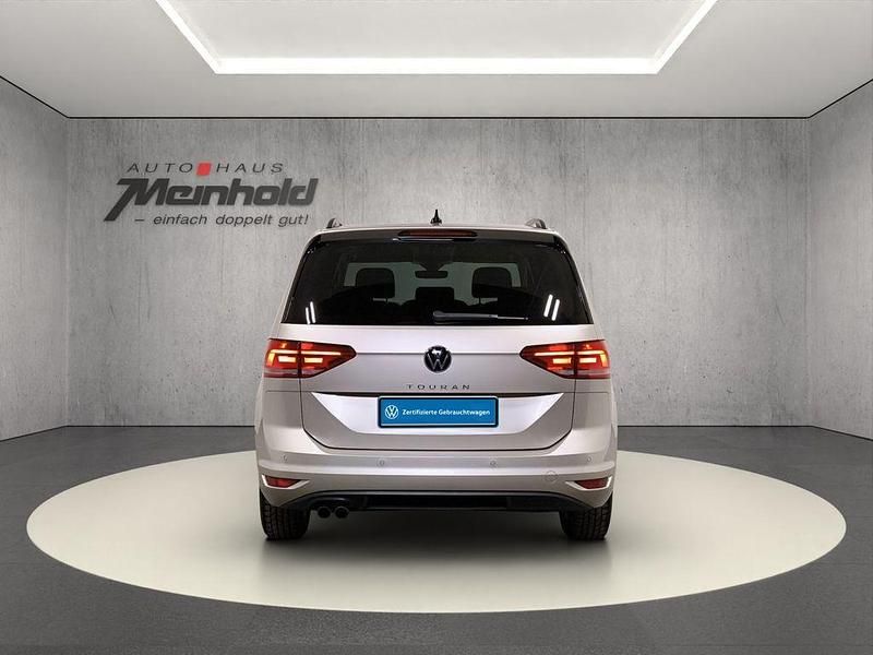 Gebraucht VW Touran Comfortline 150 PS (110 kW) 2024 Ivory silver metallic Van / Kleinbus