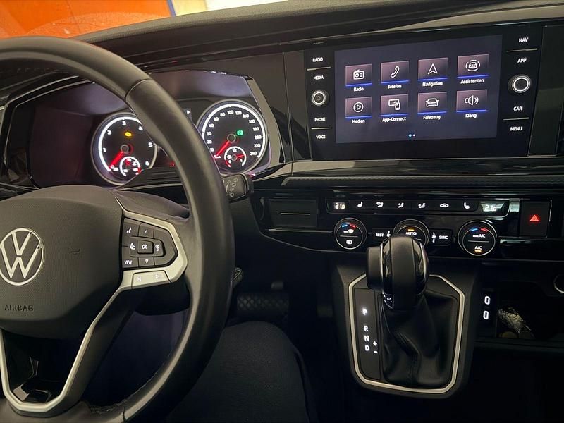 Second-hand VW Multivan Generation Six 204 CP (150 kW) 2021 Negru Monovolum