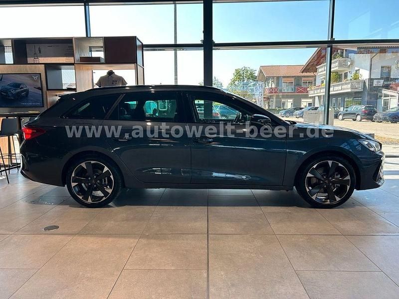 Neu Cupra Leon 204 PS (150 kW) 2025 Grau Limousine