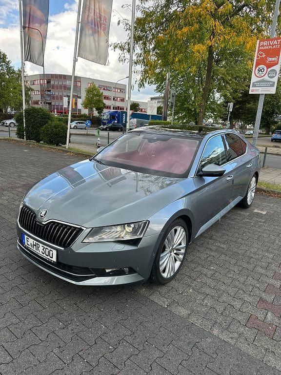 Andere farben Gebraucht 2016 Skoda Superb Ambition Limousine | 18.600 € (Fairer Preis) - Bild 1/4