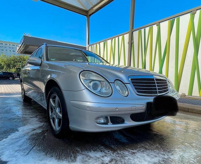 Silber Gebraucht 2005 Mercedes E200 Kombi | 2.600 € (Fairer Preis) - Bild 1/4
